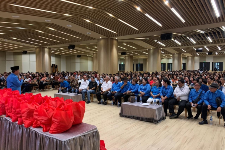 MPKW SUMUT-ACEH SALURKAN RIBUAN PAKET TALI KASIH NATAL 2025 UNTUK GURU SEKOLAH KRISTEN DAN WARTAWAN